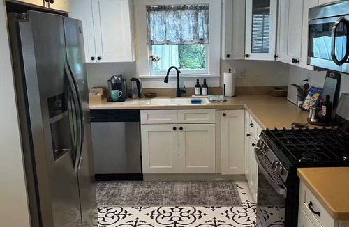 Mount Dora Cottage | Parisian Cottage Walk to downtown Mount Dora + Patio