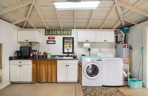 Mount Dora Cottage | Parisian Cottage Walk to downtown Mount Dora + Patio