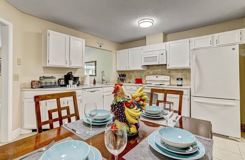 Sunbeam House | Patio Paradise, 2 Bedrooms, 3 Full Bathrooms, Screened patio, Large Backyard