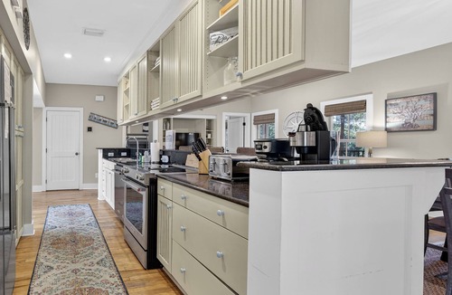 Seacrest Cottage | Paws, Pedals & Paradise- Golf Cart & Bikes Included!