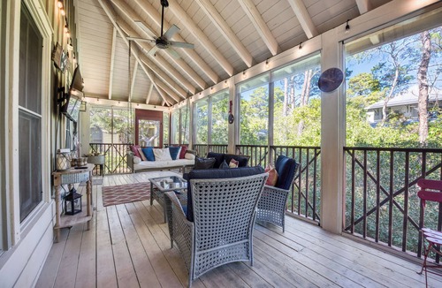 Seacrest Cottage | Paws, Pedals & Paradise- Golf Cart & Bikes Included!