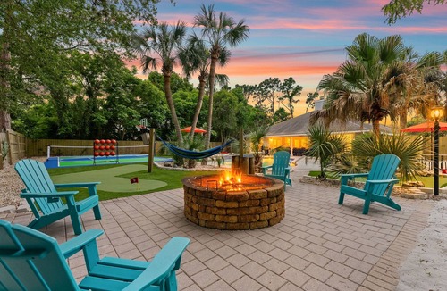 Thomas Drive House | PCB Oasis, Heated Pool, Pickleball, Basketball, Game Room, Mini Golf, Fire Pit