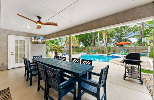 Thomas Drive House | PCB Oasis, Heated Pool, Pickleball, Basketball, Game Room, Mini Golf, Fire Pit