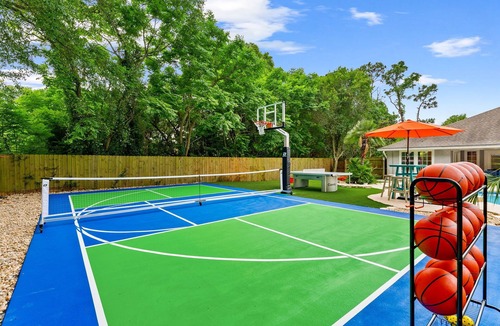 Thomas Drive House | PCB Oasis, Heated Pool, Pickleball, Basketball, Game Room, Mini Golf, Fire Pit