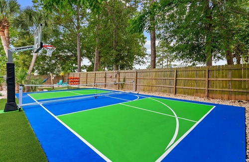 Thomas Drive House | PCB Oasis, Heated Pool, Pickleball, Basketball, Game Room, Mini Golf, Fire Pit
