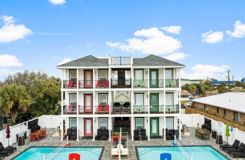 Lower Grand Lagoon Apartment | PCB Sleeps 22! 2 Homes, 2 Pools, 2 Mini Golf