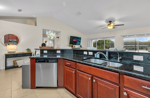 Harbour Heights House | Peace River Retreat | Riverfront + Heated Pool