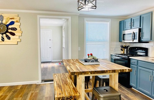 Lyons Apartment | Peaceful 1BR Corporate Apt - Travelers, Contractors & Medical Pros Welcome