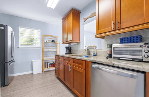 Pineland House | Peaceful 2-bedroom house close to historic Tarpon Lodge and marina