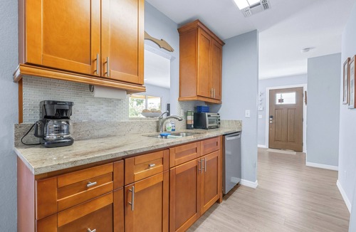 Pineland House | Peaceful 2-bedroom house close to historic Tarpon Lodge and marina