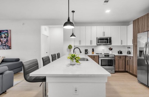 Ruskin Apartment | Peaceful 2BR by the Bay Pool and Coastal Vibes
