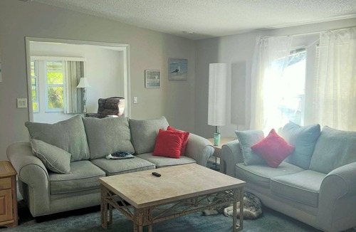The Villages House | Peaceful 3-bedroom 2 bath house with AC in charming Lady Lake, The Villages