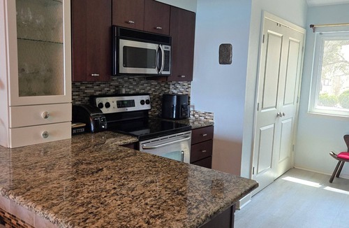 Niceville House | Peaceful 3 Bedroom Townhome on the water in Bluewater Bay, minutes from Destin