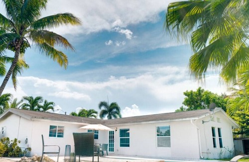 Sunrise House | Peaceful 4BD+Den Home Oasis w/ Pool Backyard & WFH
