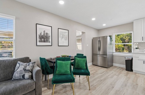 Beach Park House | Peaceful 5-bedroom Stylish Tampa Retreat. Prime Tampa Location