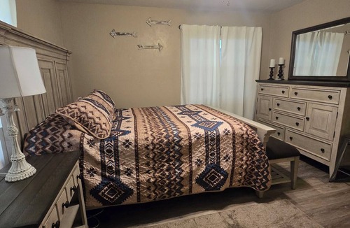 Alachua Other | Peaceful,cozy and comfy 2-bedroom farmhouse with excellent central location.