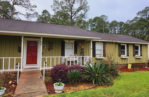 Tifton House | Peaceful Duck Pond close to I75