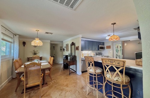 Weeki Wachee Gardens House | Peaceful house right on the spring. Great place to get away from everything.