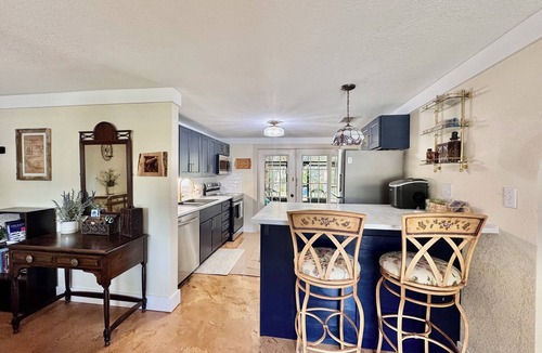 Weeki Wachee Gardens House | Peaceful house right on the spring. Great place to get away from everything.