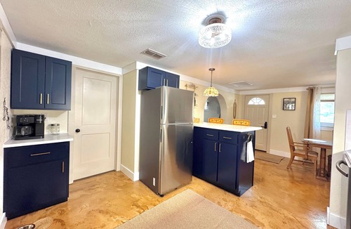 Weeki Wachee Gardens House | Peaceful house right on the spring. Great place to get away from everything.