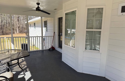 Monroe House | Peaceful Modern Country Home with all amenities