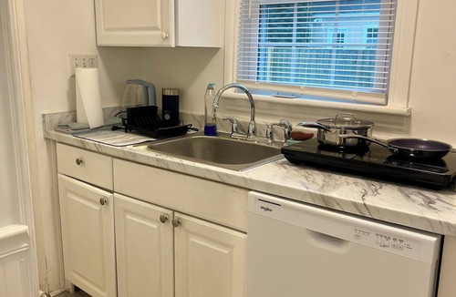 Parkside Cottage | Peaceful Private Carriage House in Savannah - Furnished + Utilities Included