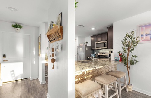 Biggar House | Peaceful Retreat in Fort Myers. Entire home. Weekly and Long Stay Discounts!