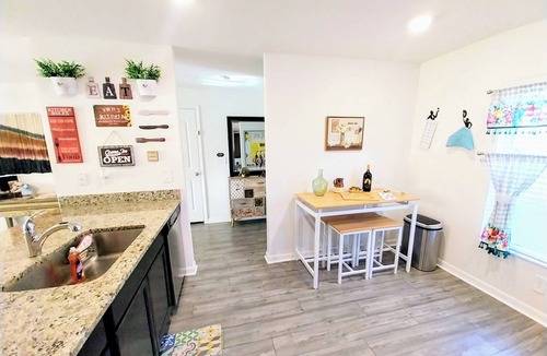 Biggar House | Peaceful Retreat in Fort Myers. Entire home. Weekly and Long Stay Discounts!