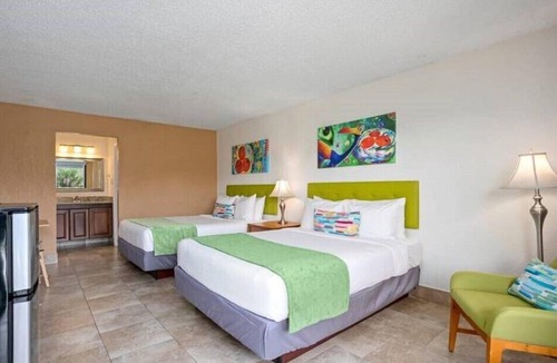 Historic Downtown Kissimmee Hotel | Peaceful Room with 2 DBL Beds A Short Ride to Theme Parks