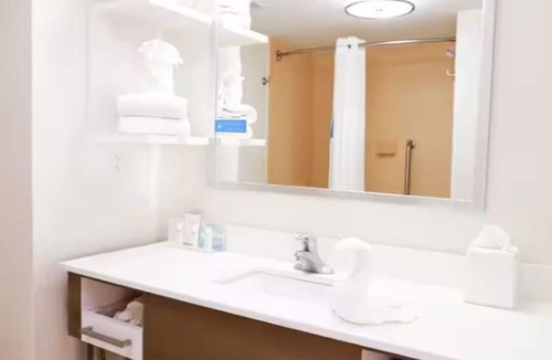 Wesley Chapel Hotel | Peaceful Stay Near Busch Gardens, Outlets, Restaurants & Nature Trails