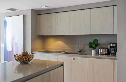 Hollywood South Central Beach Condo | Penthouse Ocean View Stay and Free Parking