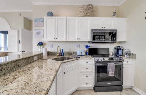 Fort Myers Beach Condo | PENTHOUSE SUITE | EXTENDED CEILINGS | ESTERO BAY & GULF VIEWS | SOAKING TUB | LOVERS KEY RESORT