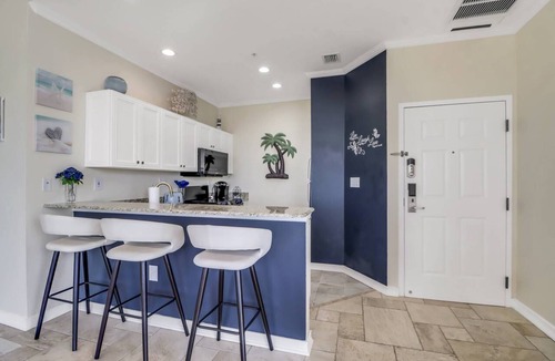 Fort Myers Beach Condo | PENTHOUSE SUITE | EXTENDED CEILINGS | ESTERO BAY & GULF VIEWS | SOAKING TUB | LOVERS KEY RESORT