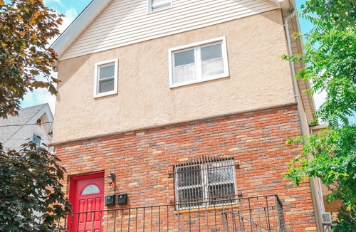 Belleville Apartment | Perfect 2-bedroom exclusive apartment with AC/laundry in Belleville