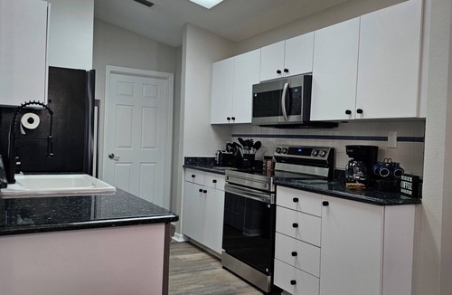 High Point House | Perfect 3-bedroom house with AC in pleasant Spring Hill.