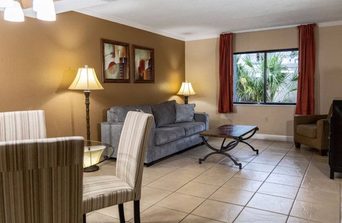 Kissimmee Hotel | Perfect Choice For Your Family Vacation! Fully Kitchen, Pool, Free Parking