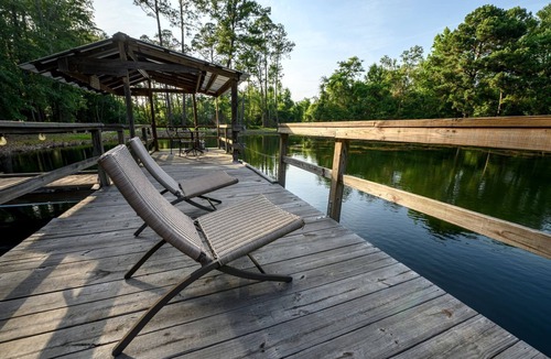 Claxton House | Perfect Couple's or Solo Getaway: 1840s Log Cabin, Claxton, GA