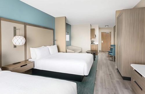 Marathon Hotel | Perfect Find! Outdoor Pool, Free Breakfast, Pets Are Welcome!