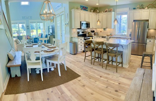 Laurel Grove House | Perfect for 3 Couples,6 seat golf cart, beach chairs,bikes, UPSTAIRS AC, NO PETS