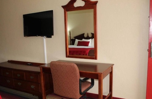 Perry House | Perfect for Group Travel! 3 Charming Units! Near Go Fish Education Center, Pool