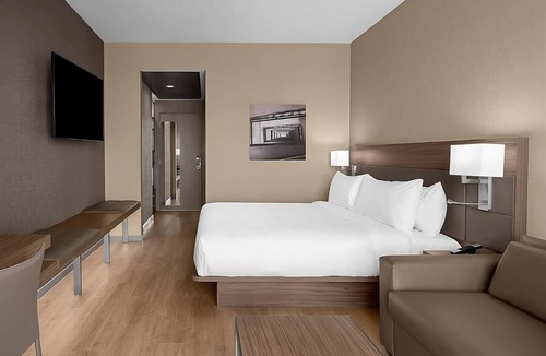 Clearwater Beach Hotel | Perfect for Your Next Getaway! Spacious Room with King Bed, Rooftop Pool
