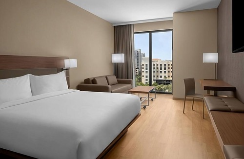 Clearwater Beach Hotel | Perfect for Your Next Getaway! Spacious Room with King Bed, Rooftop Pool