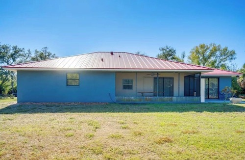 Englewood House | Perfect get away 3 mins away from the beach