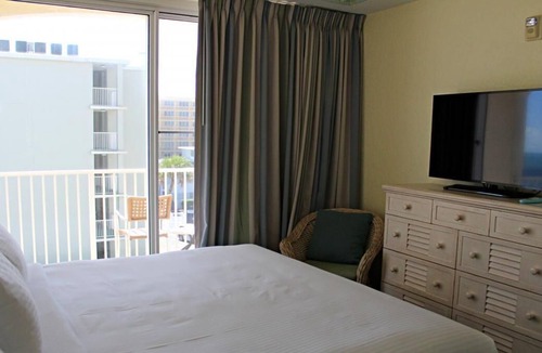 Bostroms Resort | Perfect Getaway! BBQ and Picnic Facilities, Surfing, Pool, Near Parks