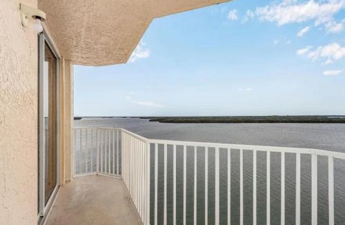 Fort Myers Beach House | Perfect Island Escape - Beach, Pool, Restaurant & More! -FMB Condo Island Paradise - Roelens