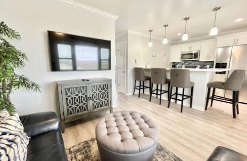 Brigantine Condo | Perfect Location 2 BR w/bay views! 1 block to beach! Winter rentals 40% off!
