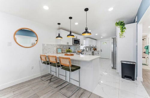 St. Petersburg - Clearwater House | Perfect location Pool Putting Green Large backyard & More!