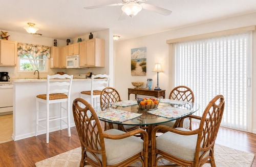 Lynnhaven House | PERFECT LOCATION-VILLA W USE OF GOLF CART CLOSE TO SUMTER LANDING. ACTIVE HOSTS!