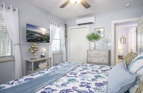 Marathon Resort | *Personal Private Resort* W/Kayaks, Bikes, Pool, Hot Tub, Volleyball & Tiki Bar