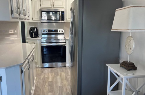 North Naples Cottage | Pet friendly 2 bedroom in beautiful north Naples only 3 miles from the beach